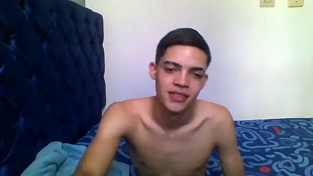 Snapshot of Latinos_2001 chatting on May 2026 06:38:01 PM Latinos 2001 online show from May 2026 06:38:01 PM
