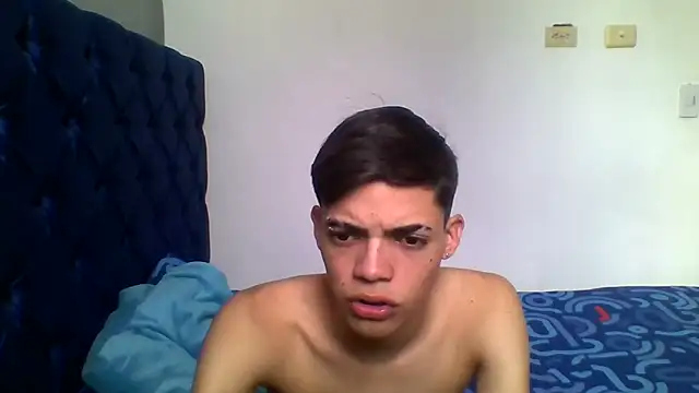 Snapshot of Latinos_2001 chatting on May 2026 01:49:02 PM Latinos 2001 online show from May 2026 01:49:02 PM