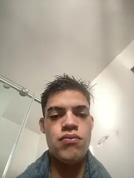 Latinos 2001 online show from June 2026 01:00:02 PM