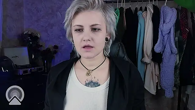 Snapshot of EvaBrownie chatting on January 2025 03:35:02 PM EvaBrownie online show from January 2025 03:35:02 PM