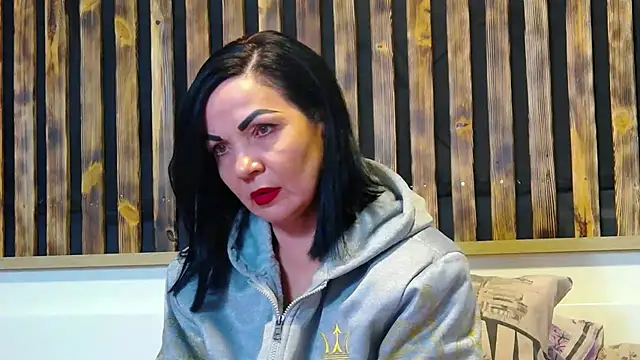 Tory Lovi online show from March 2025 01:18:01 PM