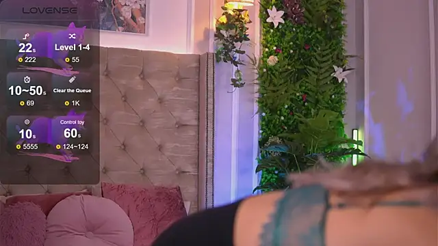 Snapshot of SarahPeach8 chatting on February 2025 05:14:02 AM SarahPeach8 online show from February 2025 05:14:02 AM