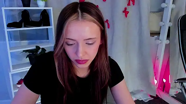 Snapshot of Sahara_Shields chatting on March 2025 04:35:02 PM Sahara Shields online show from March 2025 04:35:02 PM