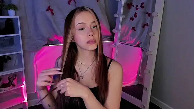 Snapshot of Sahara_Shields chatting on March 2025 01:20:02 PM Sahara Shields online show from March 2025 01:20:02 PM