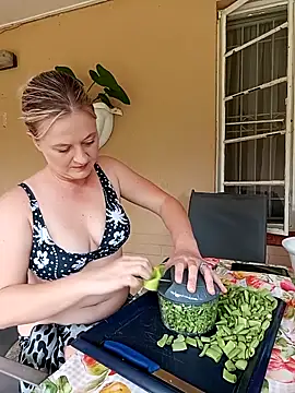 Vintasia online show from December 2025 10:22:01 AM