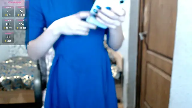 Snapshot of LauraBlan chatting on December 2024 07:11:01 PM LauraBlan online show from December 2024 07:11:01 PM