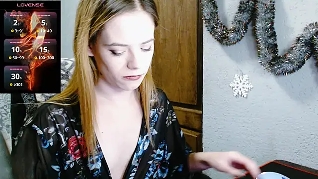 Snapshot of LauraBlan chatting on January 2025 08:10:01 PM LauraBlan online show from January 2025 08:10:01 PM