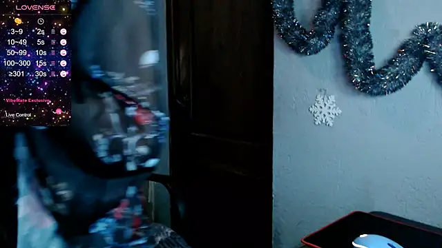 Snapshot of LauraBlan chatting on January 2025 08:22:02 PM LauraBlan online show from January 2025 08:22:02 PM