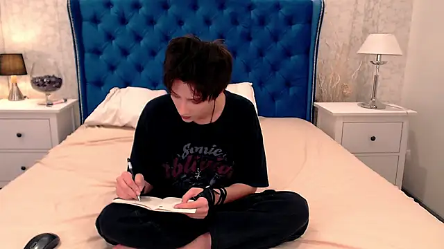 via mayer  online show from October 2025 08:18:01 PM