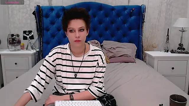 Snapshot of via_mayer_ chatting on May 2026 01:35:01 AM via mayer online show from May 2026 01:35:01 AM