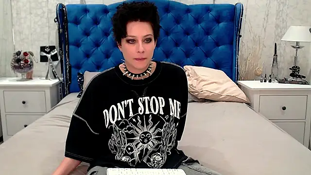 Snapshot of via_mayer_ chatting on June 2026 12:19:01 AM via mayer online show from June 2026 12:19:01 AM
