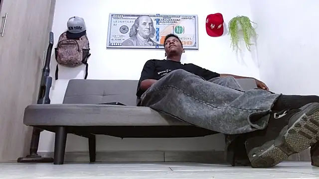 Snapshot of Master_foot_ chatting on April 2026 06:19:01 AM Master foot online show from April 2026 06:19:01 AM