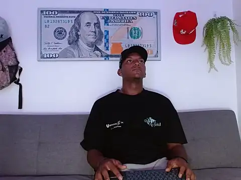 Snapshot of Master_foot_ chatting on April 2026 05:13:01 AM Master foot online show from April 2026 05:13:01 AM