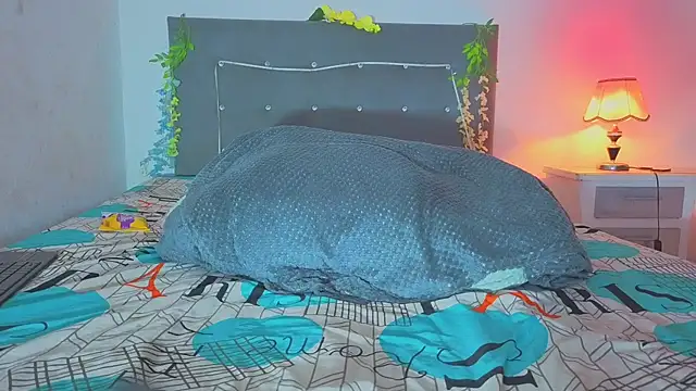 NoaBrowm online show from November 2025 09:40:01 PM