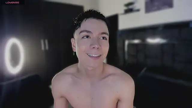 Snapshot of alanblack1 chatting on April 2026 03:32:02 PM alanblack1 online show from April 2026 03:32:02 PM