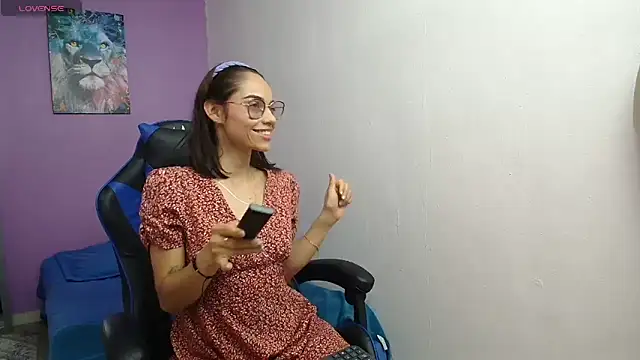 Snapshot of alana_lara chatting on February 2026 06:57:01 PM alana lara online show from February 2026 06:57:01 PM