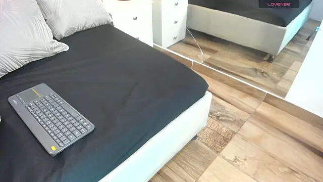 raquell moore online show from October 2025 11:39:02 AM