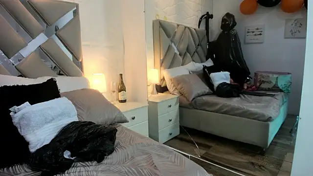 raquell moore online show from October 2025 11:56:02 AM