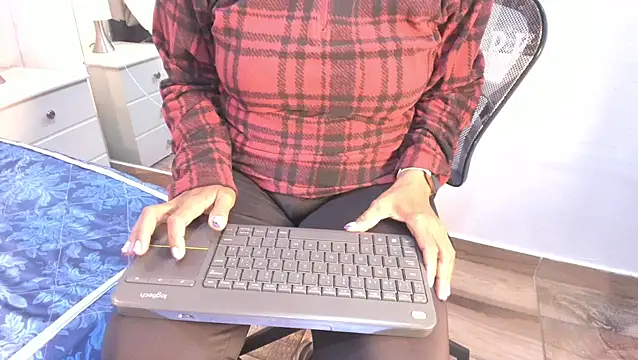 raquell moore online show from February 2026 12:04:01 PM