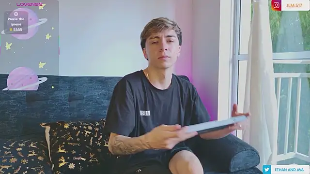 ethan and ava online show from November 2025 01:34:01 PM