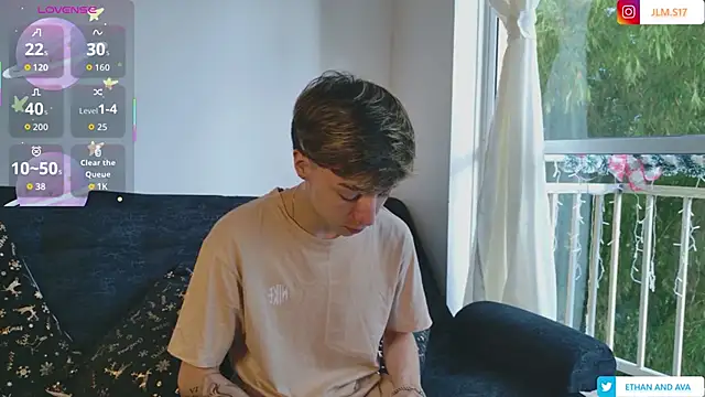 ethan and ava online show from December 2025 12:33:02 PM