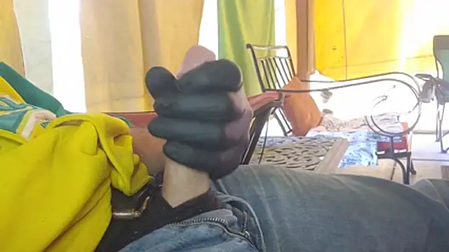 bwcbeat83 online show from February 2026 06:44:02 PM