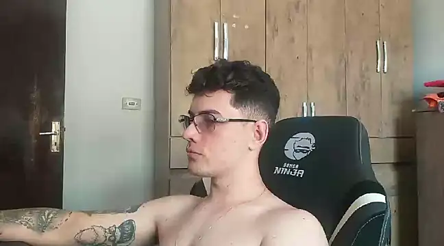 Dyllan   online show from January 2025 06:04:01 PM