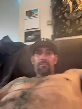 Snapshot of hornycouple818 chatting on February 2025 06:03:01 AM hornycouple818 online show from February 2025 06:03:01 AM