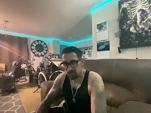 Snapshot of hornycouple818 chatting on February 2025 08:11:02 AM hornycouple818 online show from February 2025 08:11:02 AM