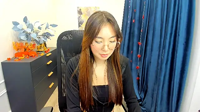 AnnaReyla online show from November 2025 11:45:01 AM