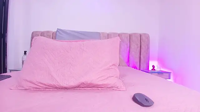 Auroraa miller online show from November 2025 11:57:02 AM