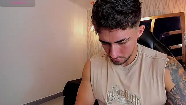 Snapshot of Brad_Summer chatting on May 2026 11:21:01 PM Brad Summer online show from May 2026 11:21:01 PM