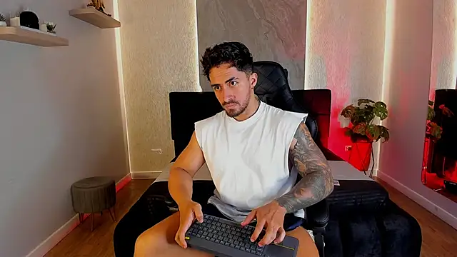 Snapshot of Brad_Summer chatting on May 2026 12:06:01 AM Brad Summer online show from May 2026 12:06:01 AM