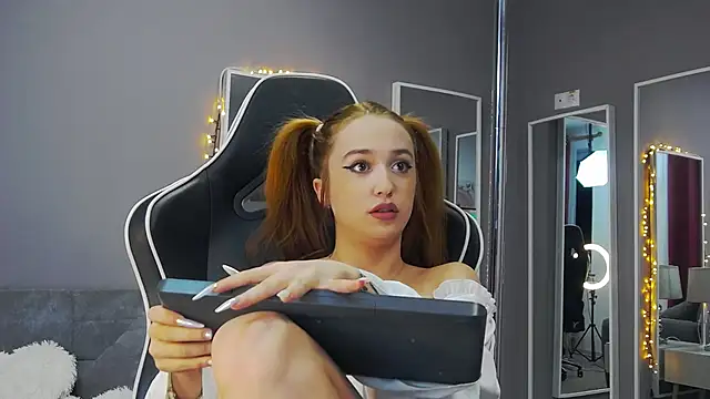 Eva Lovvia  online show from January 2025 06:23:01 PM