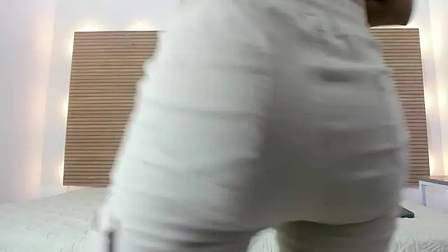 Snapshot of LucyCanel chatting on February 2025 02:10:02 PM LucyCanel online show from February 2025 02:10:02 PM