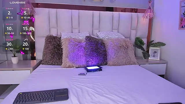 ArianaGolden online show from November 2025 03:12:01 PM