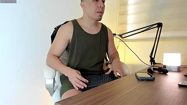 Snapshot of Fraannco chatting on January 2025 02:00:01 PM Fraannco online show from January 2025 02:00:01 PM