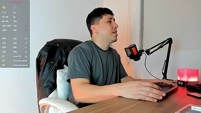 Snapshot of Fraannco chatting on March 2025 01:37:02 AM Fraannco online show from March 2025 01:37:02 AM