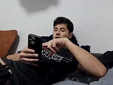 PerroDemonioHot online show from December 2025 12:40:01 AM