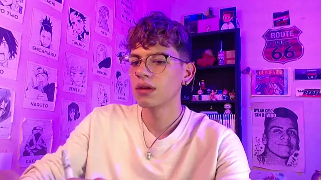 Snapshot of Mickey_Magic chatting on February 2025 08:35:01 AM Mickey Magic online show from February 2025 08:35:01 AM