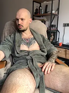 AssHunter4k online show from December 2025 08:41:01 AM