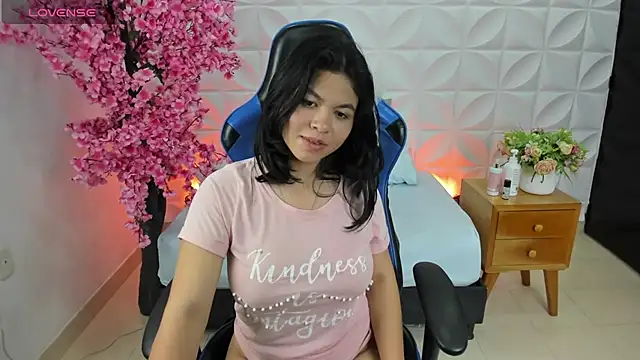 Snapshot of adarna13_ chatting on March 2025 10:39:02 PM adarna13  online show from March 2025 10:39:02 PM