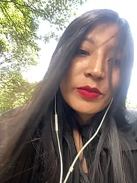 Snapshot of hannah_howeell__ chatting on February 2025 05:17:02 PM hannah howeell online show from February 2025 05:17:02 PM