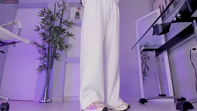 Snapshot of hannah_howeell__ chatting on September 2025 09:42:02 AM hannah howeell online show from September 2025 09:42:02 AM