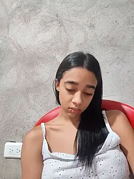 Snapshot of Zoe_Sweett18 chatting on January 2026 12:32:02 PM Zoe Sweett18 online show from January 2026 12:32:02 PM