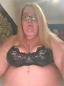 Snapshot of diosacurvy1984 chatting on November 2025 10:54:01 PM diosacurvy1984 online show from November 2025 10:54:01 PM