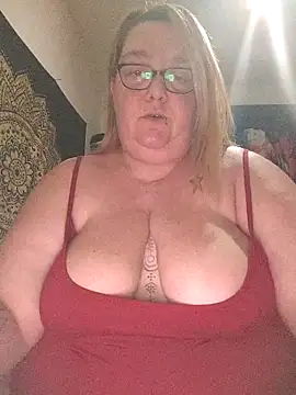 Snapshot of diosacurvy1984 chatting on November 2025 09:14:02 PM diosacurvy1984 online show from November 2025 09:14:02 PM