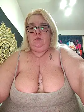 diosacurvy1984 online show from April 2026 10:07:02 PM