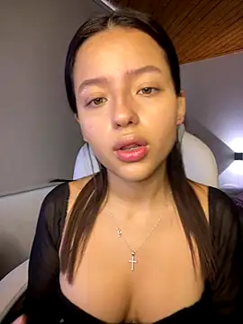 Sofia18 pinkk online show from November 2025 08:30:01 PM