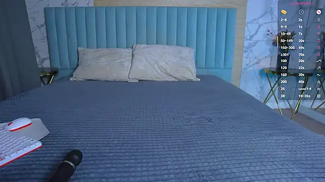 AmberShays online show from October 2025 05:04:02 PM